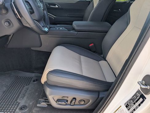 Used 2024 Lexus GX 550 image 12