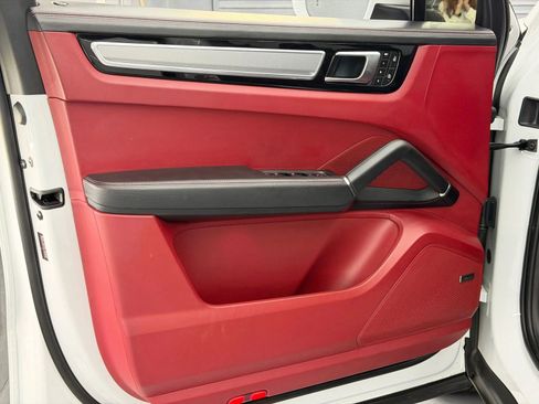 Used 2022 Porsche Cayenne Platinum Edition w/ Premium Package Plus image 26