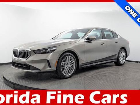 Used 2024 BMW 530i RWD image 1
