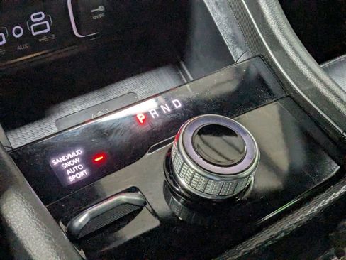 Used 2024 Jeep Grand Cherokee L Limited w/ Luxury Tech Group II image 19