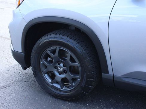 Used 2025 Honda Pilot TrailSport image 11