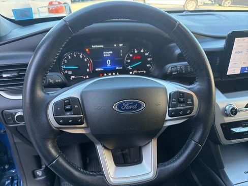 Used 2022 Ford Explorer XLT image 24