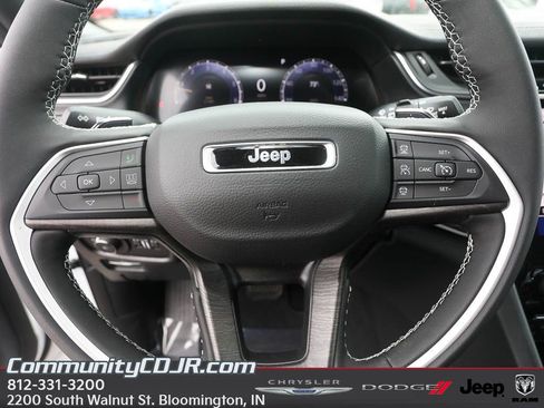 New 2025 Jeep Grand Cherokee Limited AWD/4WD image 14