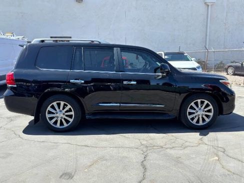 Used 2011 Lexus LX 570 4WD w/ Luxury Pkg image 2
