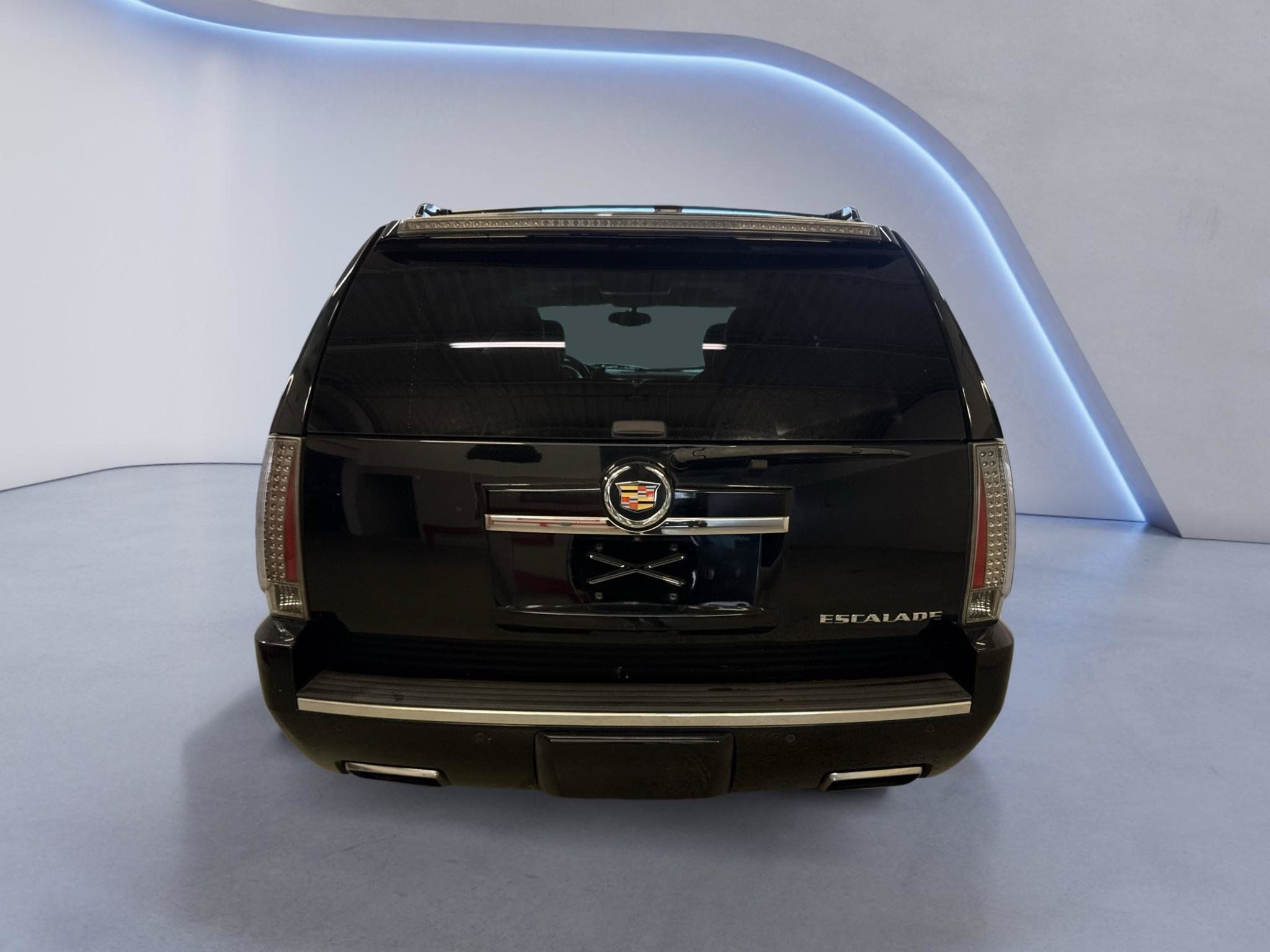 Used 2014 Cadillac Escalade Premium AWD/4WD image 7