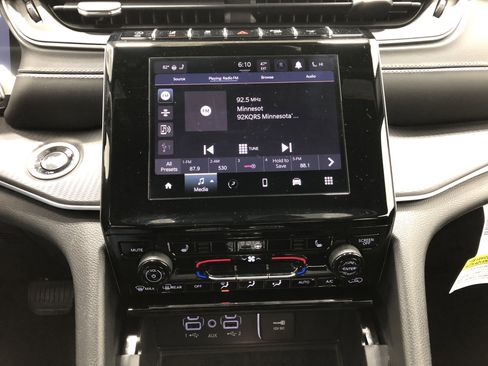 Certified 2024 Jeep Grand Cherokee Altitude image 22