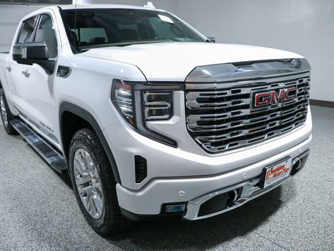 Used 2025 GMC Sierra 1500 Denali AWD/4WD image 5