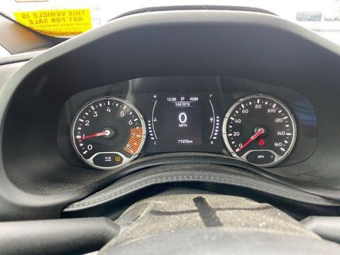 Used 2020 Jeep Renegade Latitude FWD image 19