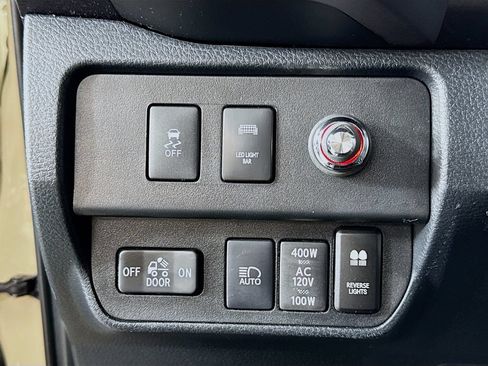 Used 2020 Toyota Tacoma TRD Off-Road w/ Technology Package AWD/4WD image 16