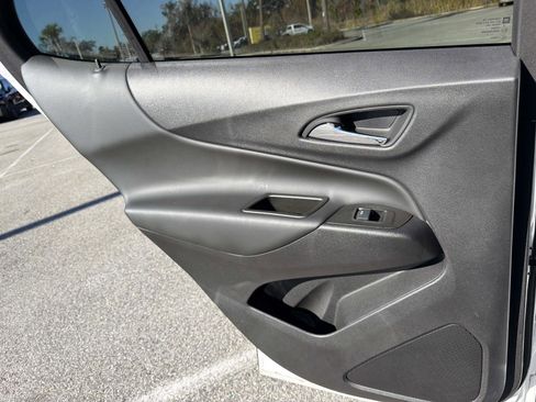 Used 2024 Chevrolet Equinox LT image 11