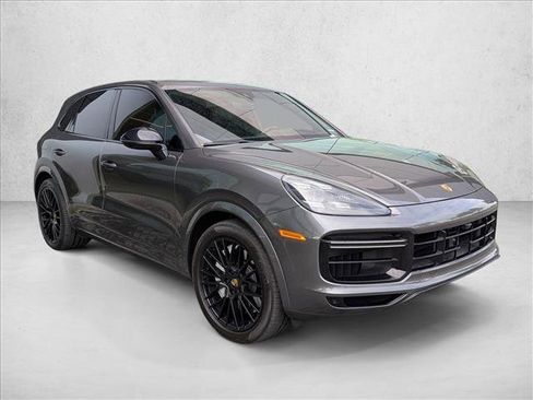 Used 2021 Porsche Cayenne Turbo image 3