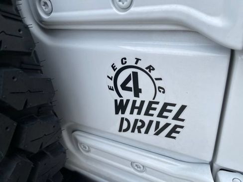 Used 2023 Jeep Wrangler Unlimited w/ Cold Weather Group AWD/4WD image 19