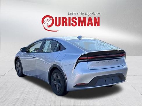 Used 2025 Toyota Prius LE image 4