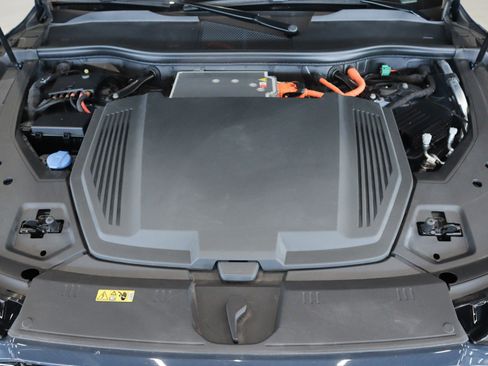 Used 2022 Audi e-tron Premium w/ Convenience Plus Package image 3