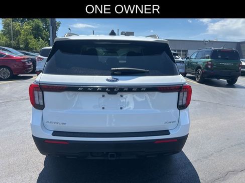 Used 2025 Ford Explorer Active AWD/4WD image 4