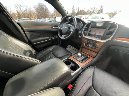 Used 2015 Chrysler 300 C Platinum image 31