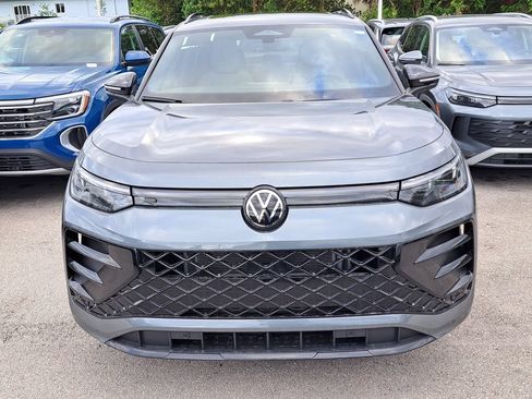 New 2026 Volkswagen Tiguan SE R-Line FWD image 2