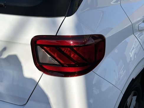 Used 2024 Hyundai Venue Limited image 15