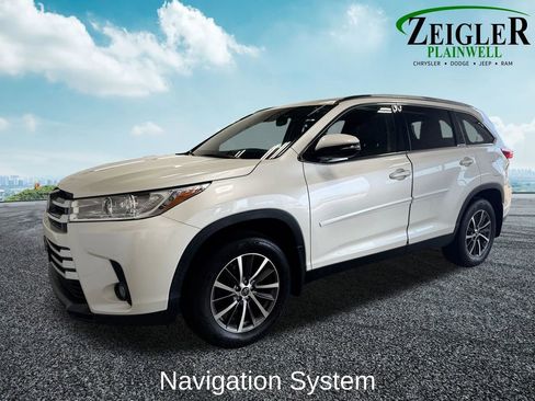 Used 2019 Toyota Highlander XLE AWD/4WD image 2
