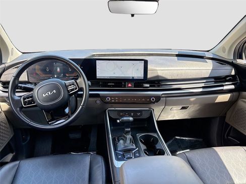 Used 2025 Kia Carnival FWD image 23