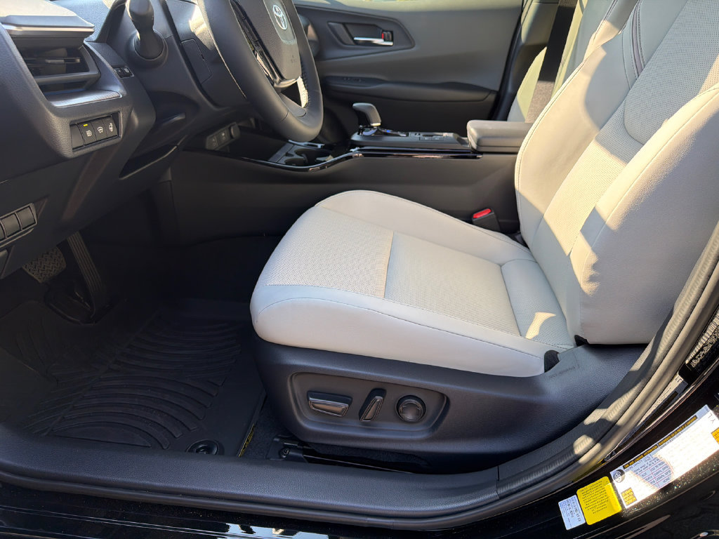 New 2027 Toyota Prius XLE FWD image 11
