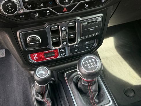 Used 2021 Jeep Wrangler Unlimited Rubicon AWD/4WD image 12