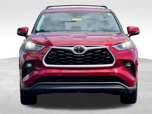 Used 2020 Toyota Highlander LE AWD/4WD image 2