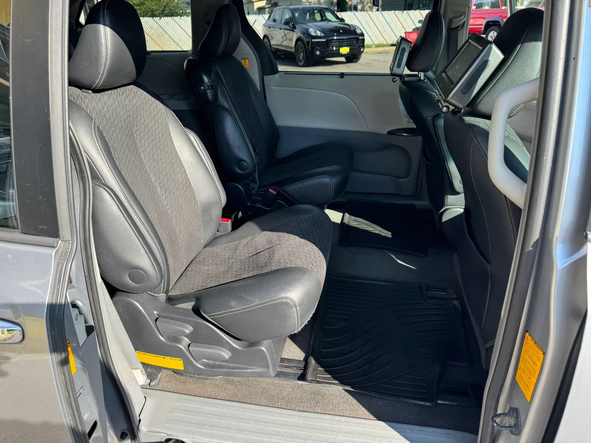 Used 2013 Toyota Sienna SE FWD image 20