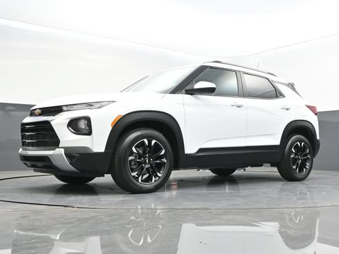 Used 2023 Chevrolet TrailBlazer LT FWD image 37