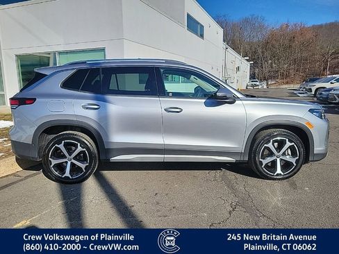 Certified 2025 Volkswagen Tiguan SE image 33