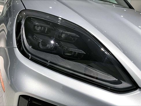 Used 2025 Porsche Cayenne S image 15