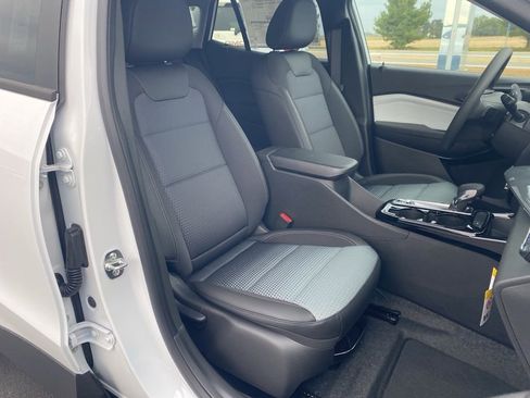 New 2025 Chevrolet Trax LT image 24