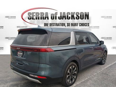 Used 2022 Kia Carnival EX FWD image 8