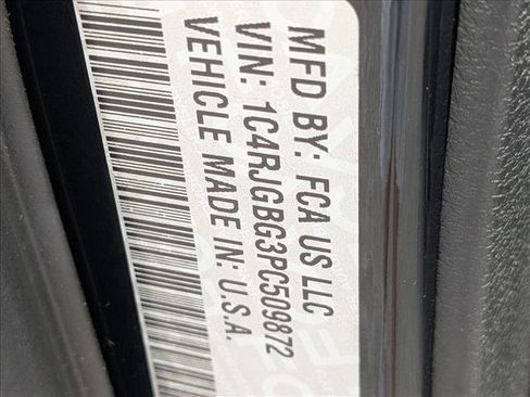 Used 2023 Jeep Grand Cherokee Limited w/ Black Appearance Package image 22