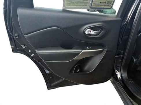 Used 2019 Jeep Cherokee Limited AWD/4WD image 20
