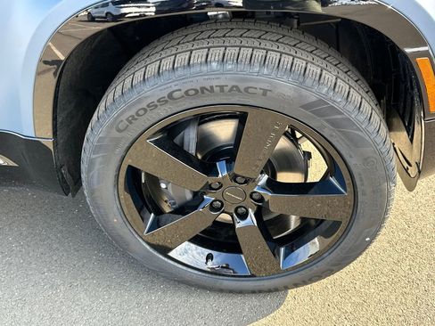 New 2026 Land Rover Defender 110 X-Dynamic SE image 7