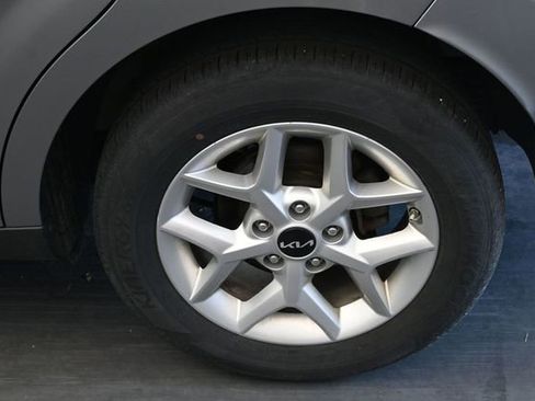 Used 2025 Kia Soul LX w/ LX Technology Package FWD image 11