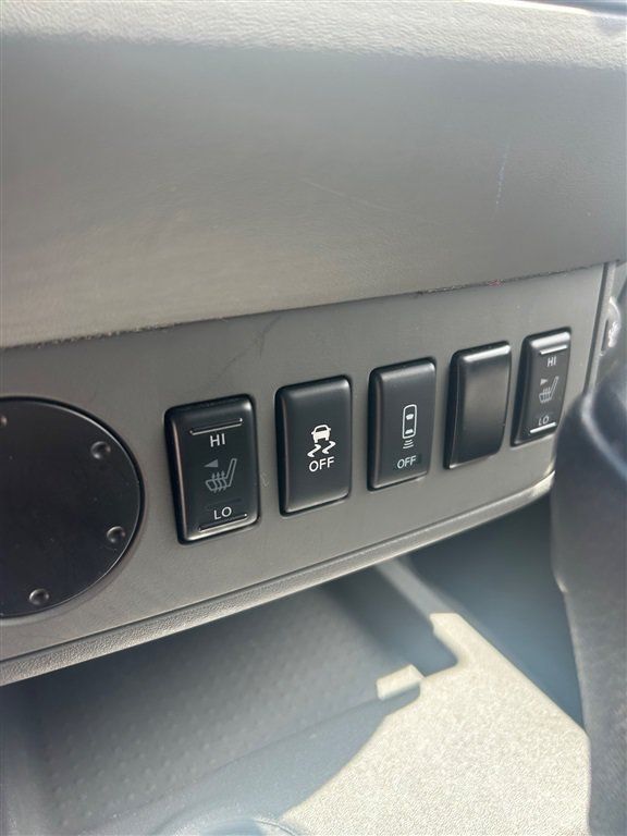 Used 2021 Nissan Frontier SV w/ Midnight Edition Floor Mats RWD image 12