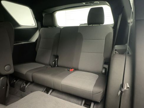 Certified 2023 Chevrolet Traverse LT image 32