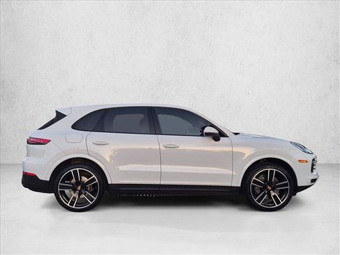Used 2023 Porsche Cayenne Platinum Edition AWD/4WD image 4