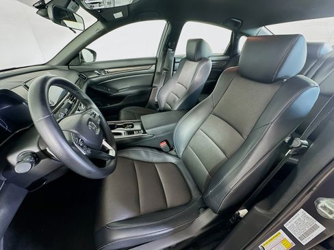 Used 2018 Honda Accord Sport image 13