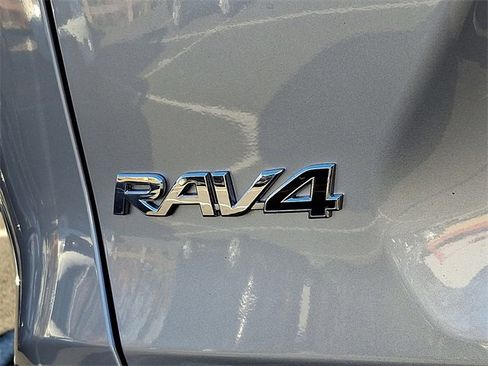 Used 2021 Toyota RAV4 XLE image 33
