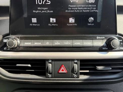 Used 2020 Kia Forte LXS FWD image 12