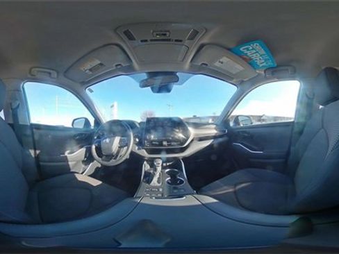 Used 2020 Toyota Highlander LE image 31