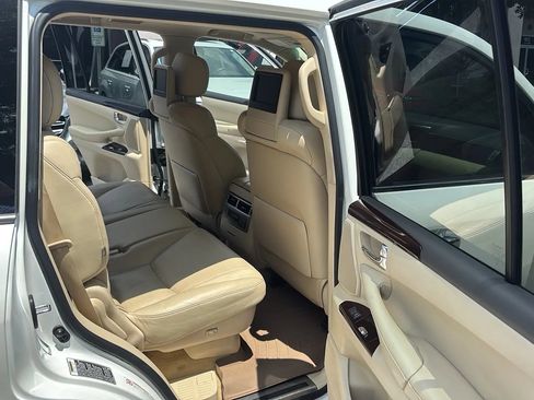 Used 2013 Lexus LX 570 4WD w/ Luxury Pkg image 21