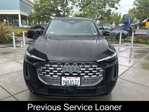 Used 2025 Audi Q5 Premium w/ Convenience Package image 2