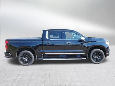 Used 2024 Chevrolet Silverado 1500 High Country w/ High Country Premium Package AWD/4WD image 8