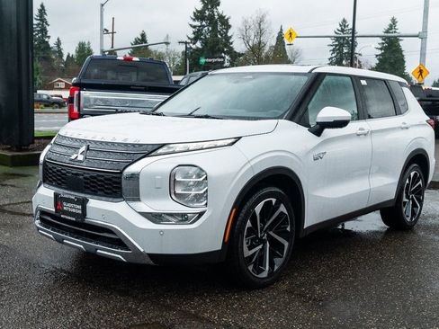 New 2025 Mitsubishi Outlander SE image 3