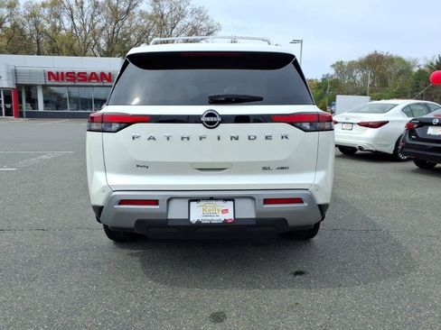 Used 2022 Nissan Pathfinder SL AWD/4WD image 6