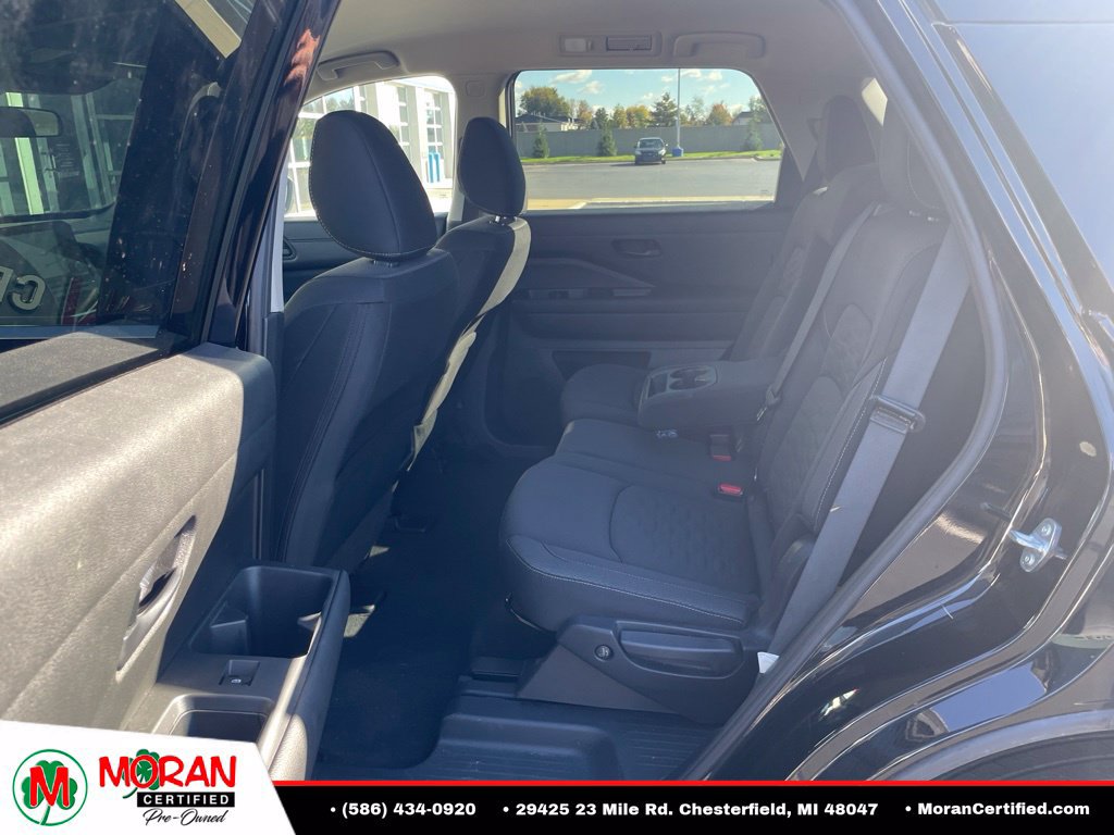 Used 2025 Nissan Pathfinder SV AWD/4WD image 15